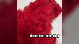 Fibre discontinue de polyester rouge solide 2,78D × 38MM, fibre uniforme de couleur hautement élastique pour usine textile