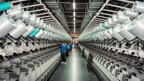 Dernières nouvelles de l'entreprise Différences entre les fibres de coton et de polyester: une analyse approfondie