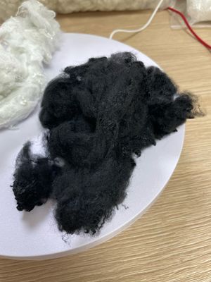 Un bon prix. Fibre de polyester en fibre d'étain 0,7D × 32 mm, fibre textile synthétique pour une résistance élevée au rétrécissement dans la fabrication textile en ligne