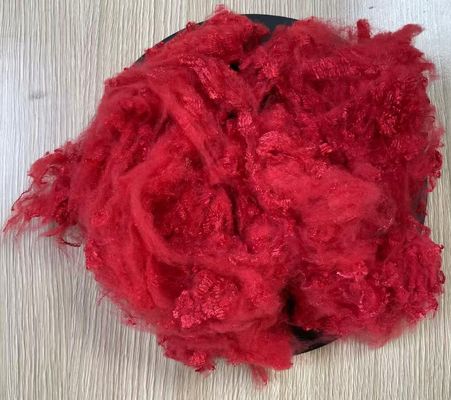 Un bon prix. Fibre d'accouplement polyester vierge 1.56D 38mm rouge vif en ligne