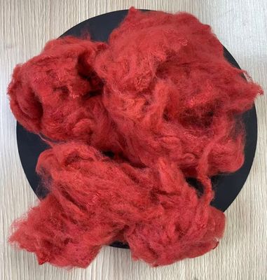 Un bon prix. Fibre de polyester recyclée 4.5D 65mm rouge certifié SGS OEKO ITS GRS en ligne