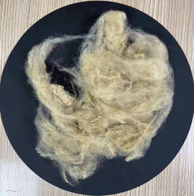 Un bon prix. Fibre de polyester recyclée 4.5D 64mm Beige faible allongement en ligne