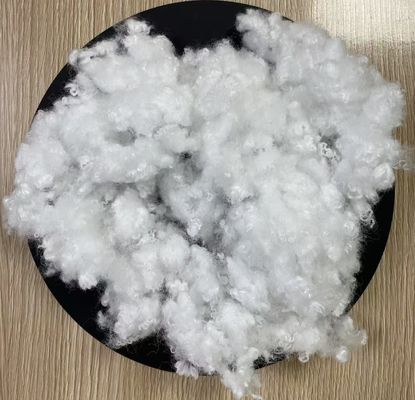 Un bon prix. Fibre de polyester conjuguée vierge creuse en silicone 7D 32 mm en ligne