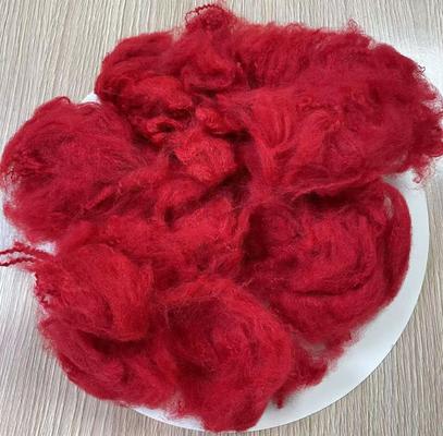 Un bon prix. Fibre de polyester recyclée 4.5D 51mm Drapeau rouge A grade en ligne