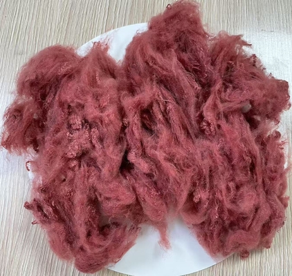 Un bon prix. Fibre de polyester recyclé en fibres discontinues 1.5D 38mm teint en masse rouge en ligne