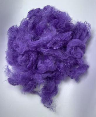 Un bon prix. Fibre de polyester recyclé à fibres discontinues 2.5D 51mm Violet profond avec 0,2% de teneur en huile et finesse de fibre 0,7-15dtex en ligne