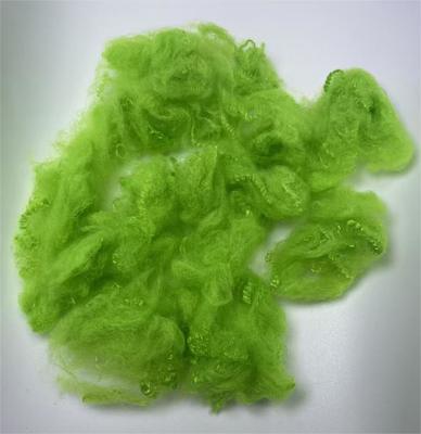 Un bon prix. Les fibres de polyester recyclées légères avec une bonne résistance chimique et une couleur verte Qiuxiang en ligne