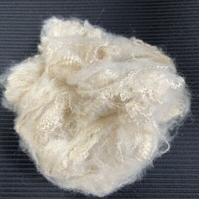 Un bon prix. Fibre à faible fonte 4D × 51mm, les spécifications peuvent être personnalisées Liant stable pour les matières premières d'intérieur automobile en ligne