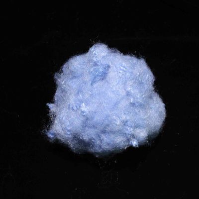Un bon prix. Une fibre de polyester synthétique régénérée de 51 mm bleu ciel PSF pour jouet en peluche en ligne
