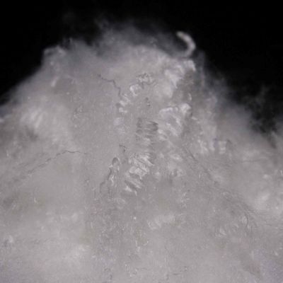 Un bon prix. Les fibres de polyester blanche 51 mm A sont des microfibres écologiques pour le remplissage des oreillers en ligne