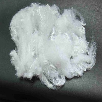 Un bon prix. Rétardant de flamme acrylique à faible contrainte Fibre vierge blanche 2D Microfibre 51 mm en ligne
