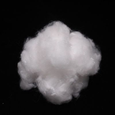 Un bon prix. Faible déformation 4D ES Fibre répulsif à l'eau Polyester fibre à coupe courte pour couverture de lit en ligne