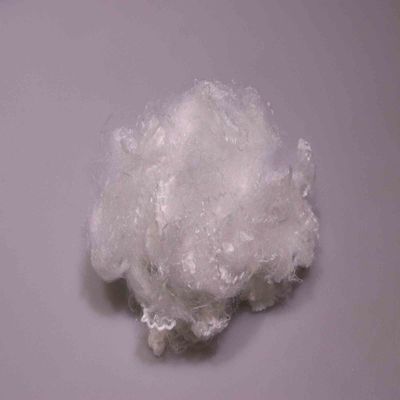 Un bon prix. Une fibre de polyester 4D de haute qualité à faible fusion pour le rembourrage en ligne