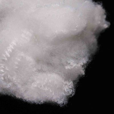 Un bon prix. Fabrication à partir de fibres de polyester recyclées en ligne