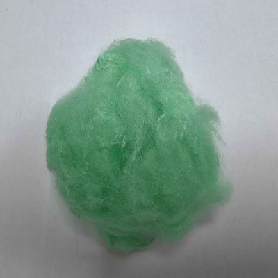 Un bon prix. 2.5D Fibre de polyester recyclée verte personnalisée Crimp Fibre de polyester à découpe courte en ligne
