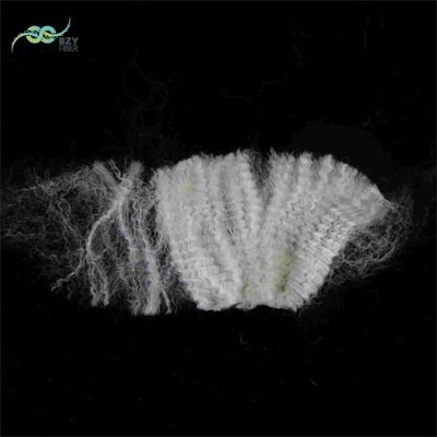 Fabrication sur mesure de fibres synthétiques recyclées pour le remplissage