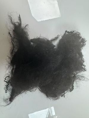 Un bon prix. Fabrication à partir de fibres discontinues noires à faible fusion en ligne