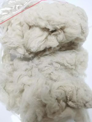Un bon prix. Fibre d'étape polyester à haute ténacité pour un niveau élevé de retardant de flamme et une résistance au rétrécissement en ligne