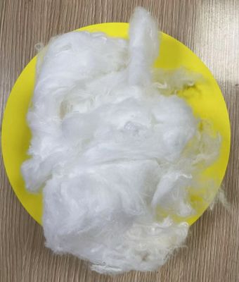 Un bon prix. Fibre d'acide polylactique de haute douceur 15D 38 mm en ligne