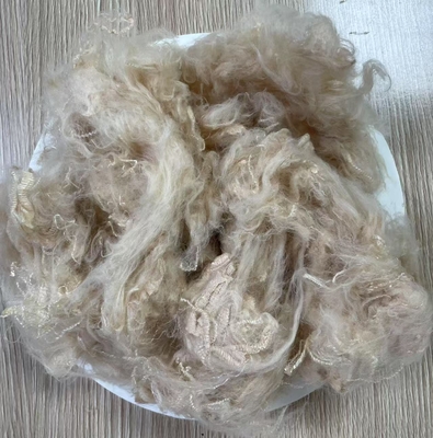 Un bon prix. Fibre de polyester teint en masse de haute ténacité de qualité A en ligne