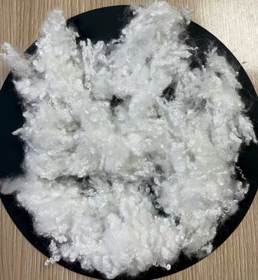 qualité Matériau de remplissage en fibres de polyester conjuguées creuses de haute ténacité de 32 mm usine