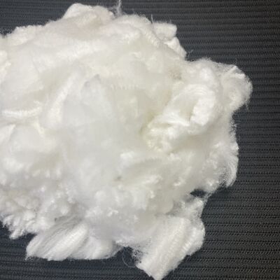 Fibre de coton de latex régénéré 3D*35mm avec haute élasticité et texture ultra douce pour le rembourrage textile domestique
