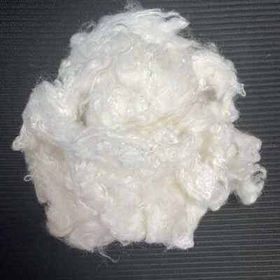 Qualité Fibre de polyester recyclée ignifugée inorganique 4.44D×64mm sans halogène pour la sécurité industrielle et textile usine