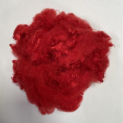 Qualité Pour la fabrication de fils de filature textile 2.78D*38MM fibre de polyester rouge vif,Fibre uniforme de couleur élastique élevée usine