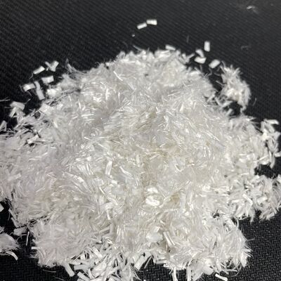 Qualité Coupe de précision Dispersée courte fibre 0,5D*5mm, excellente dispersion matières premières textiles Utilisation industrielle et peut être utilisé pour filtrer usine