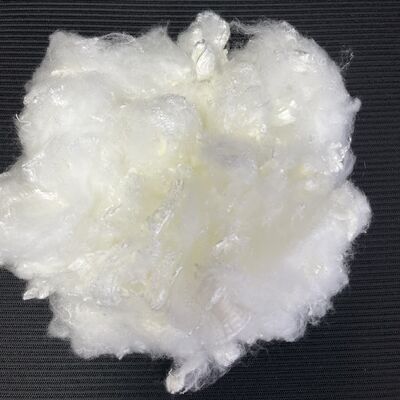 Un bon prix. Fibre acrylique haute luminosité 1,2D*38MM,matière première textile antistatique pour le filage de vêtements et les tissus non tissés en ligne